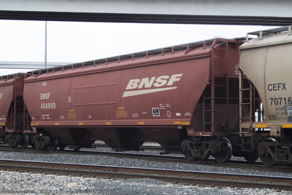 BNSF 484909